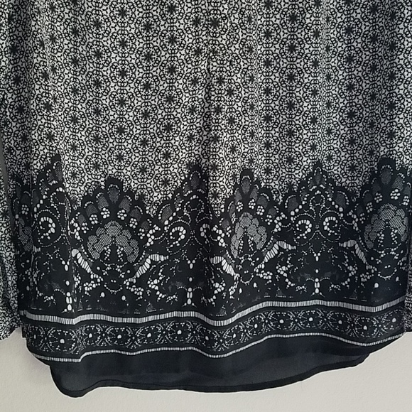 BLACK RAINN | Lace Print Blouse - Picture 5 of 7